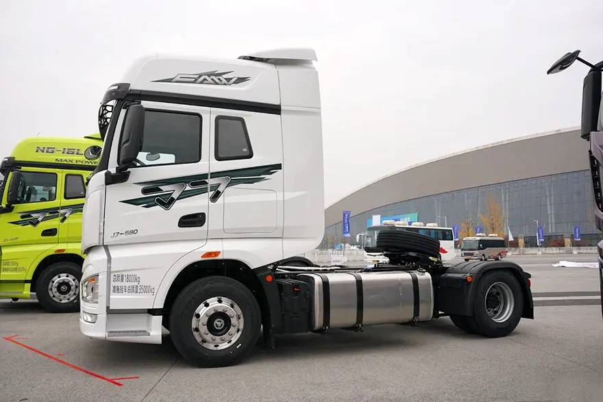 FAW J7 4X2 Tractor Truck-3