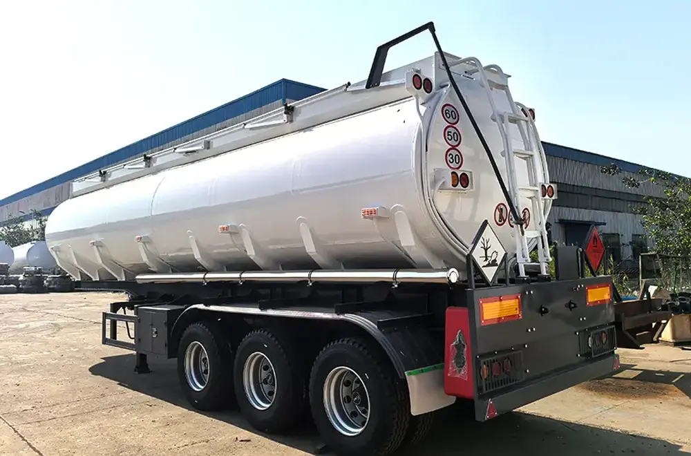 Faw Jiefang Fuel Tanker Semi Trailer (2)
