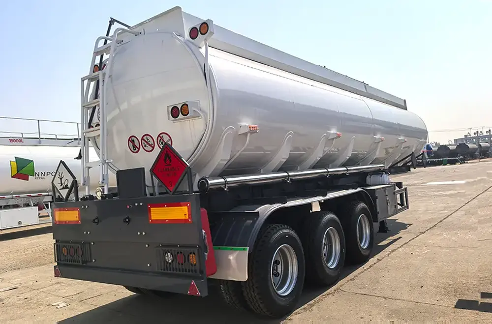 Faw Jiefang Fuel Tanker Semi Trailer (6)