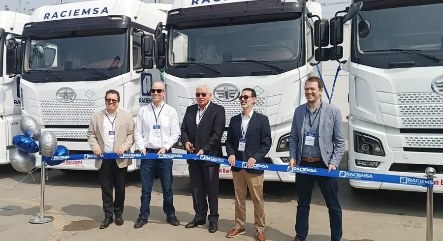 Faw Trucks Customers Signing Ceremony