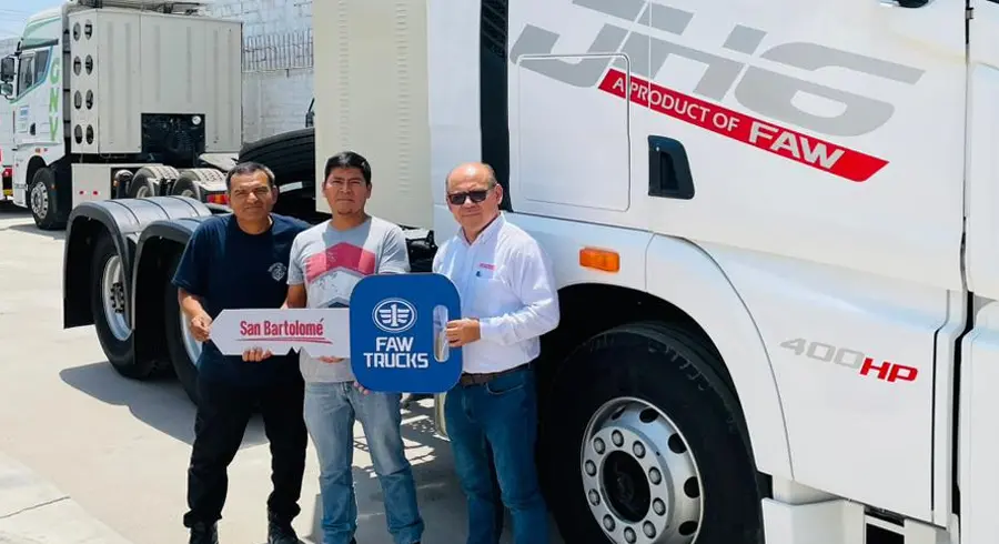 Faw trucks African client signs contract