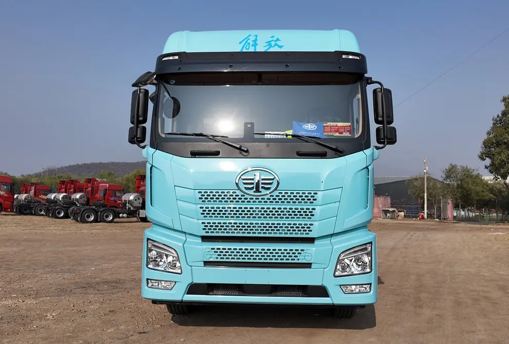FAW JH6 Electric Tractor Truck (3)
