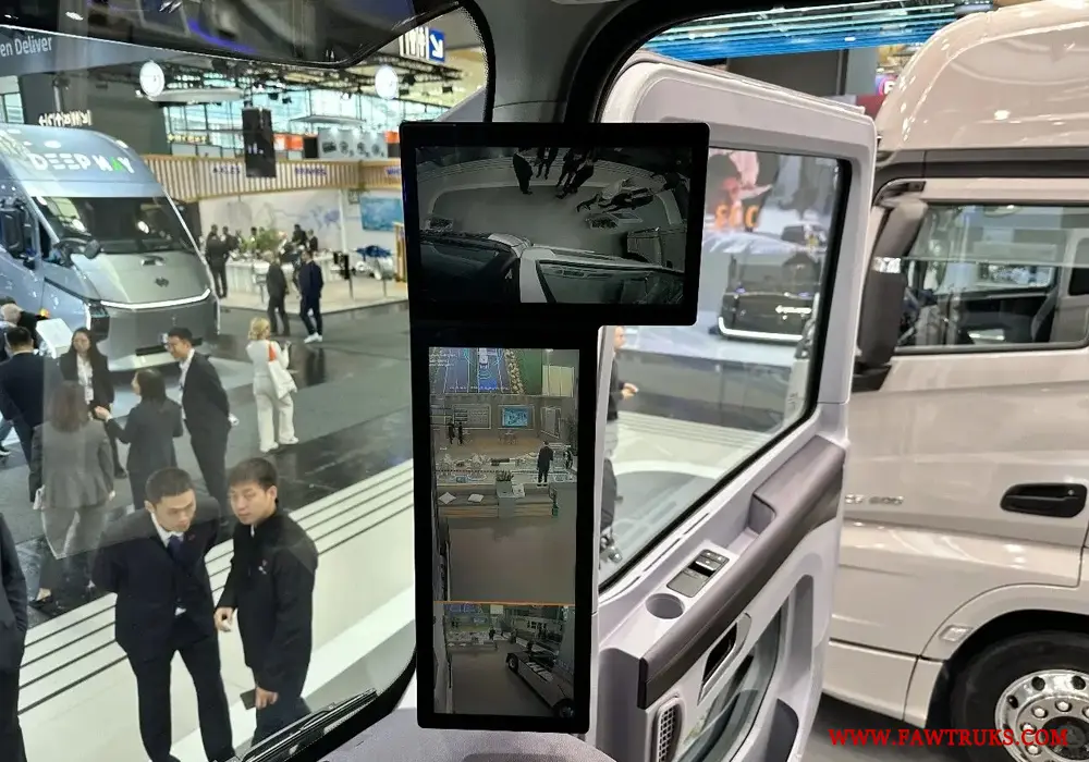 CORTRON CS600XXL interior with 2.15 m standing height